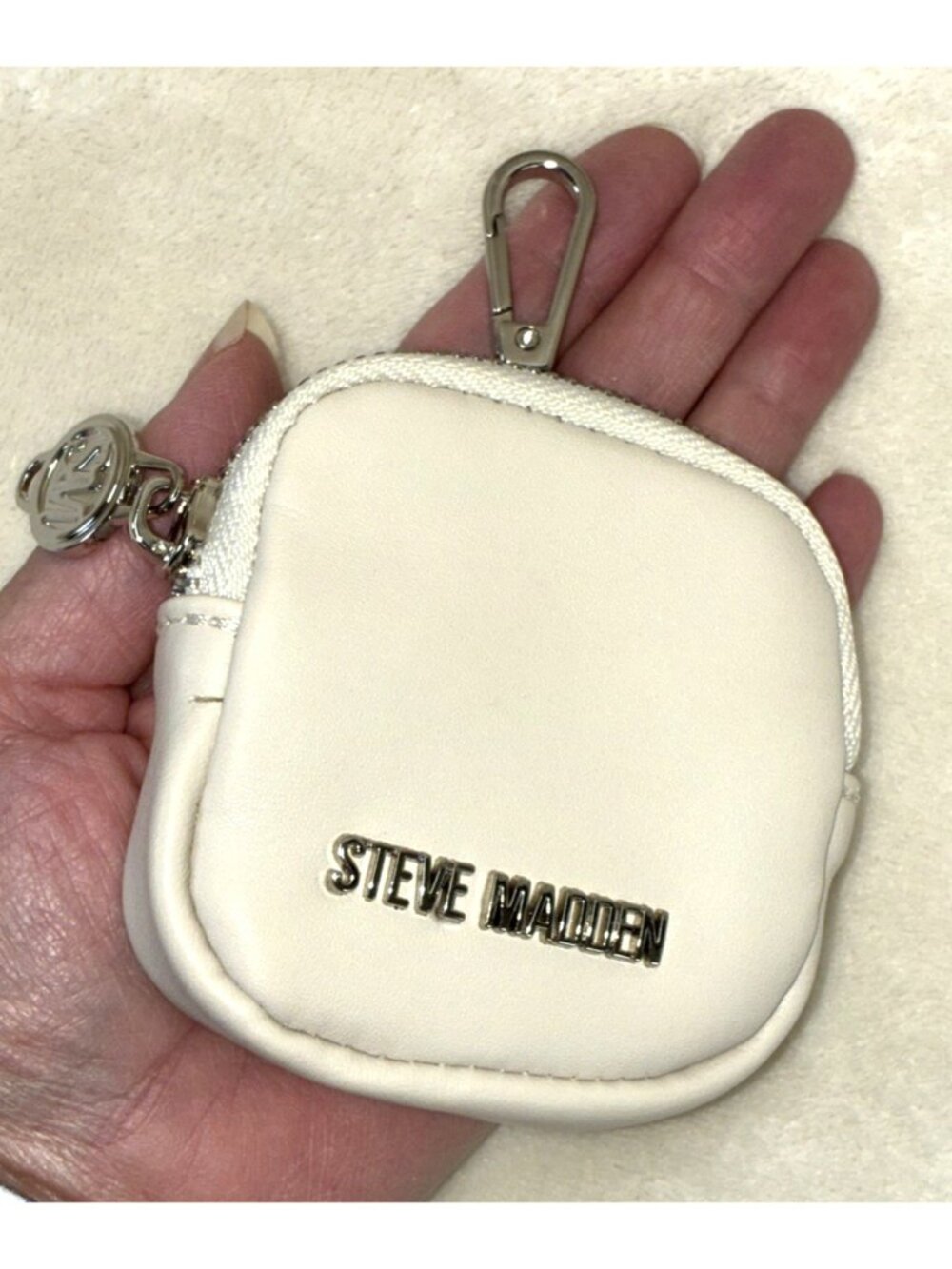 Steve Madden Clip On Coin or Key Purse Zip Wallet Ivory Leather Tiny w/Charm #a